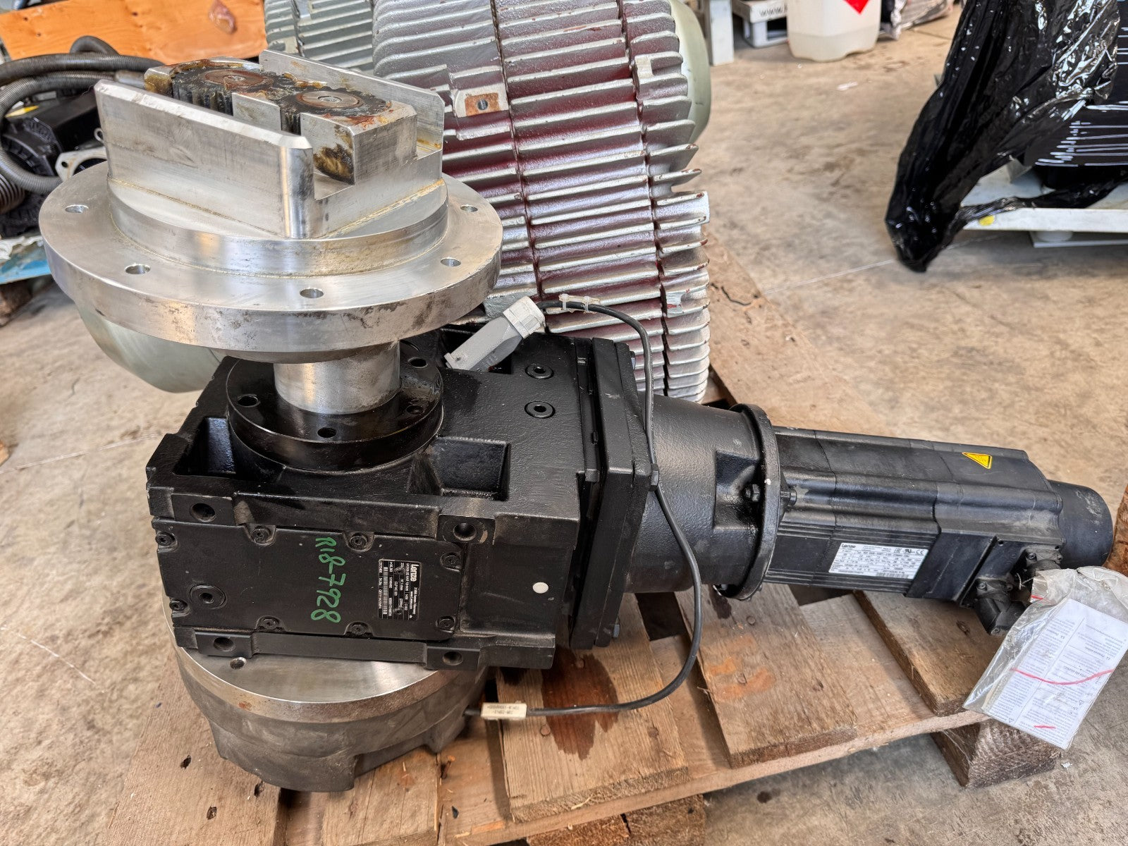 LENZE	MCS 12H35-SVMP1-A19N-ST5S00N-R3SU	13009535