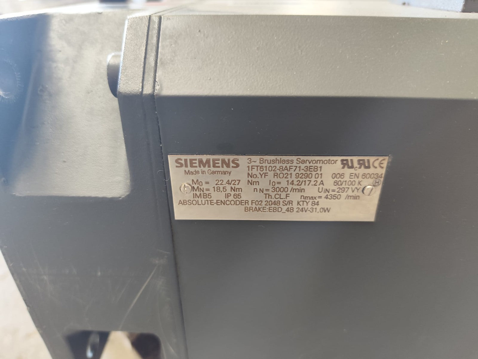 SIEMENS	3 BRUSHLESS SERVOMOTOR	1FT6102-8AF71-3EB1