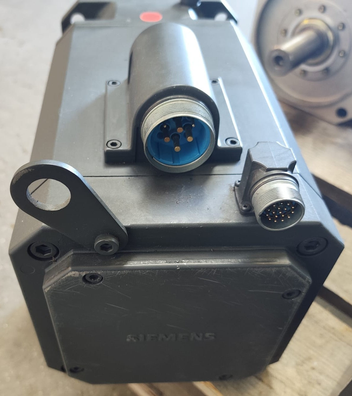 SIEMENS	3 BRUSHLESS SERVOMOTOR	1FT6102-8AF71-3EB1