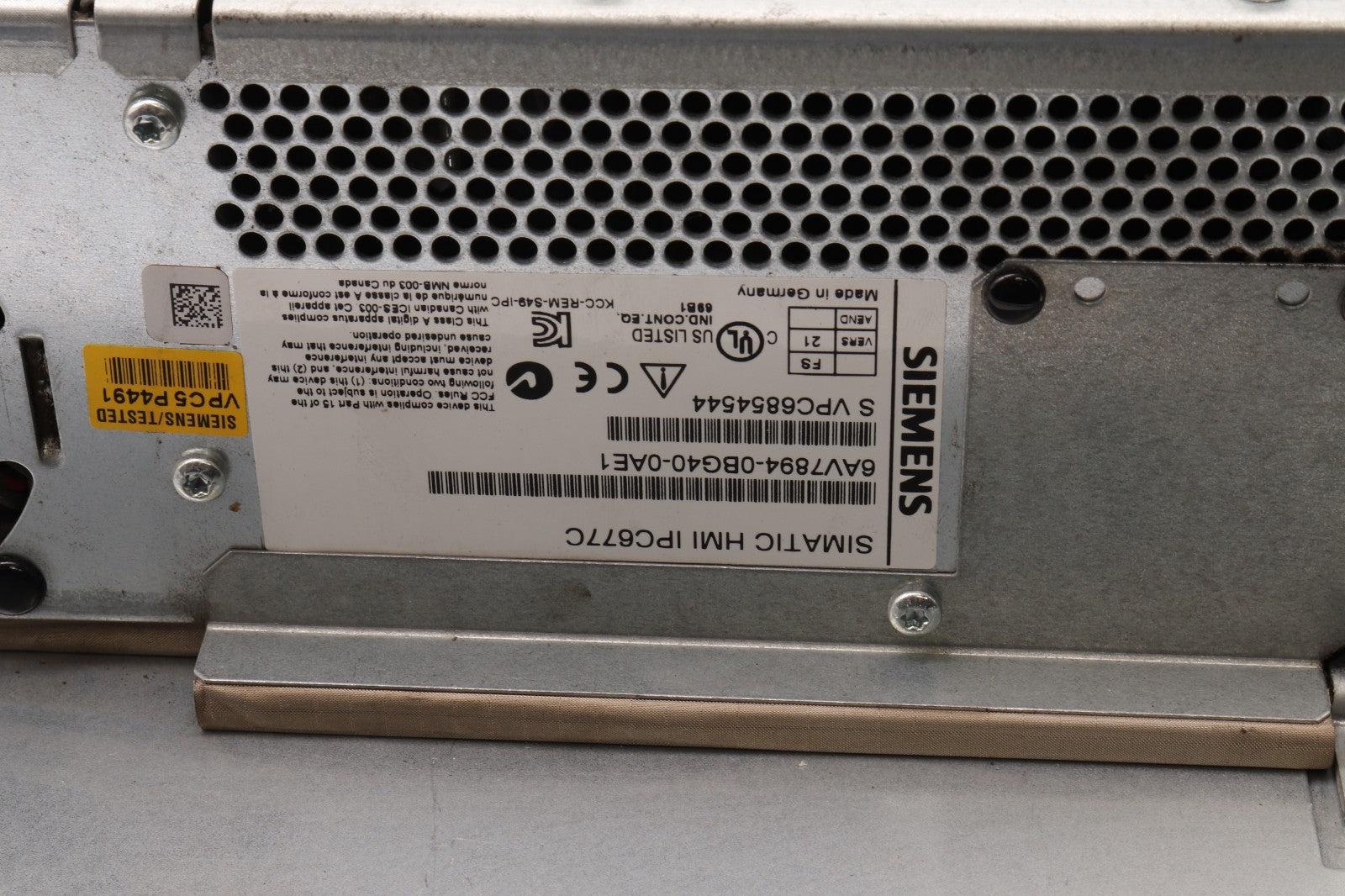 SIEMENS SIMATIC HMI IPC677C WITH DISPLAY 6AV7894-0BG40-0AE1