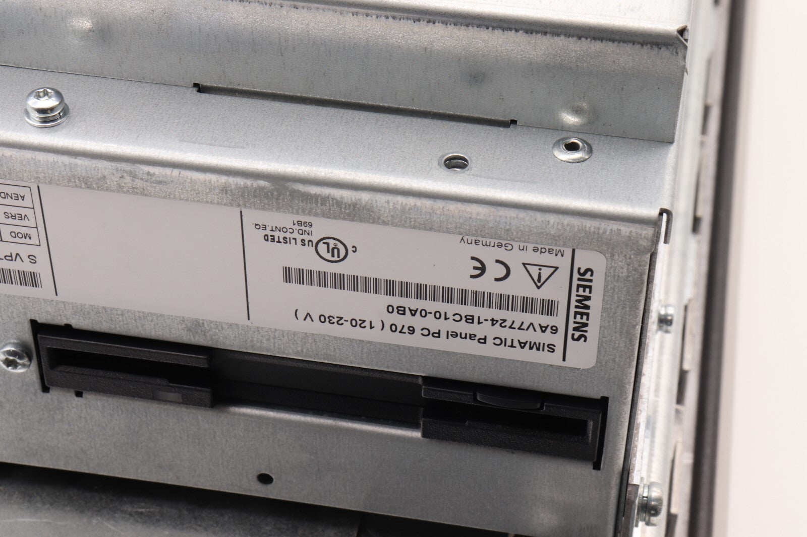 SIEMENS SIMATIC PANEL PC 670 + TOUCH DISLPAY	6AV7724-1BC10-0AB0