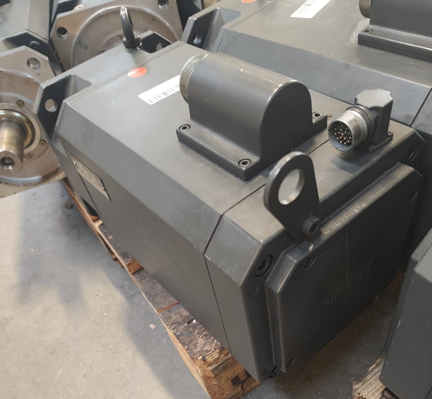 SIEMENS	3 BRUSHLESS SERVOMOTOR	1FT6105-8AB71-4EG1