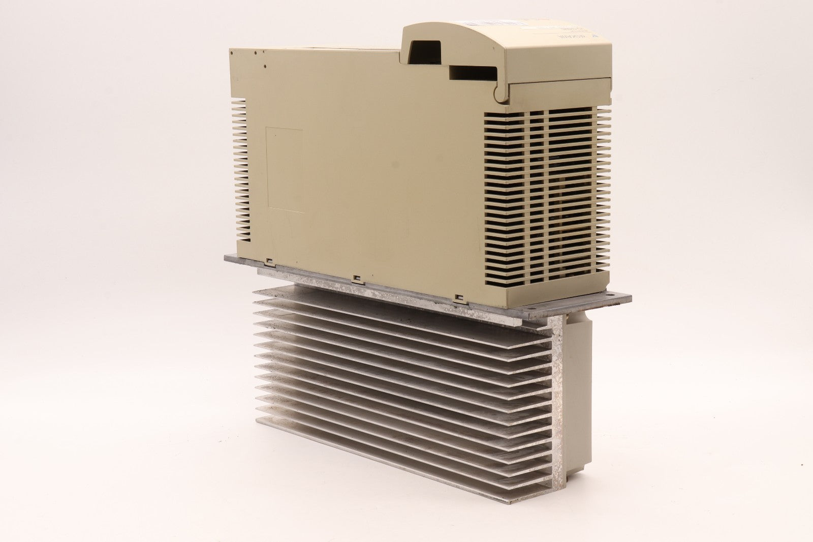 YASKAWA	INVERTER VS-626M5	200V CLASS 3PH 7.5KW