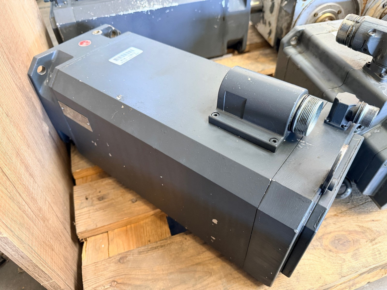 SIEMENS	3 PHASE BRUSHLESS SERVOMOTOR	1FT6108-8AC71-3EG1