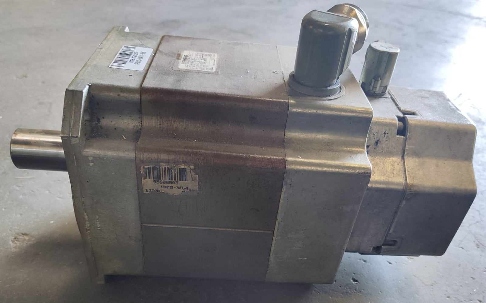 SIEMENS	3 PHASE MOTOR 	1FK6103-8AF71-1EH0