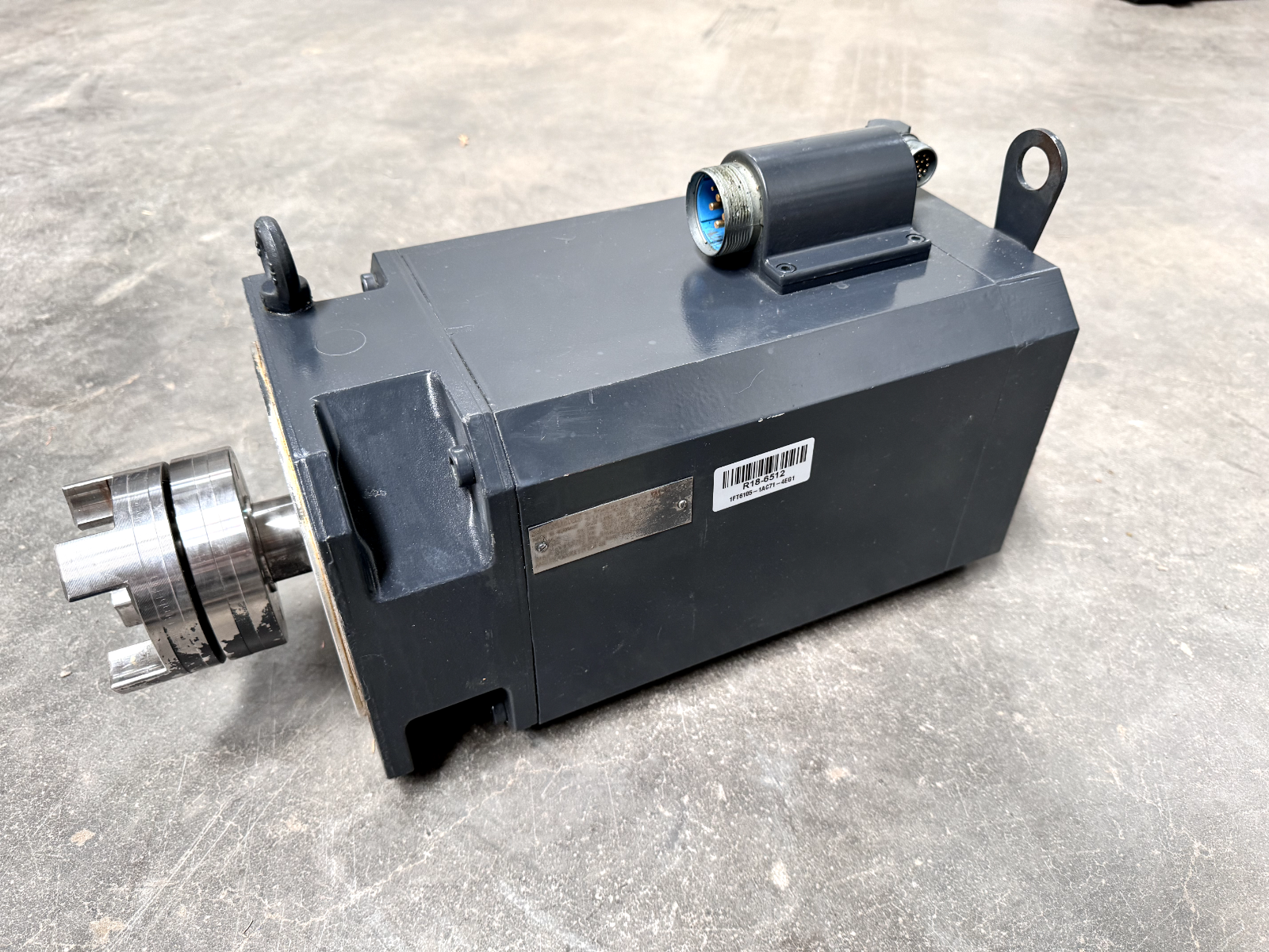 SIEMENS 3 PHASE BRUSHLESS SERVOMOTOR 1FT6105-1AC71-4EG1