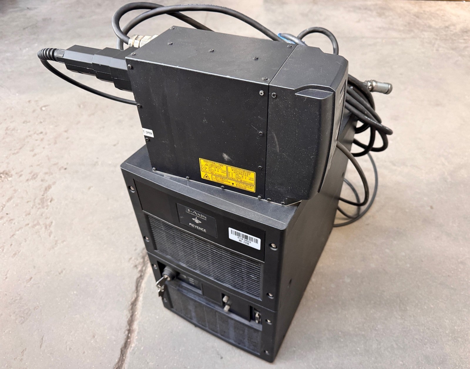 KEYENCE  3 AXIS FIBER LASER MARKER  MD-F3120