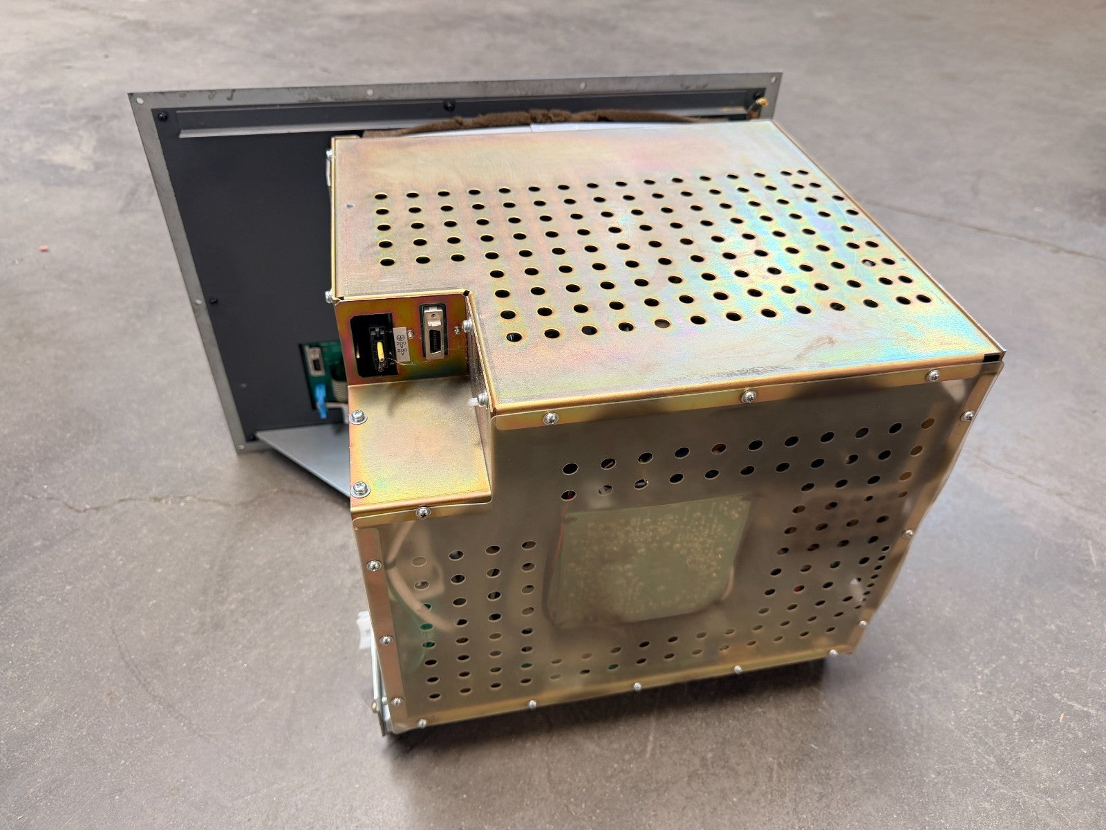 FANUC  A02B-0200-C071-TBS	ANALOG CRT