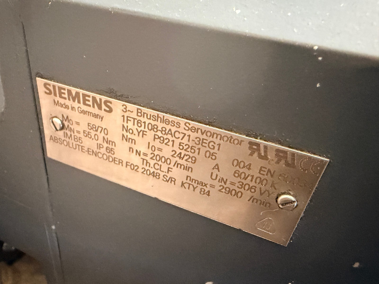 SIEMENS	3 PHASE BRUSHLESS SERVOMOTOR	1FT6108-8AC71-3EG1