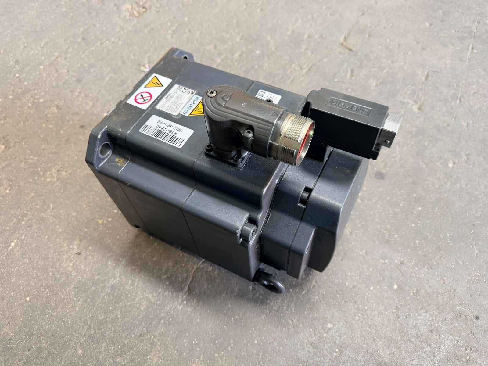 SIEMENS	3 PHASE MOTOR	1FK7101-5AF71-1FH3