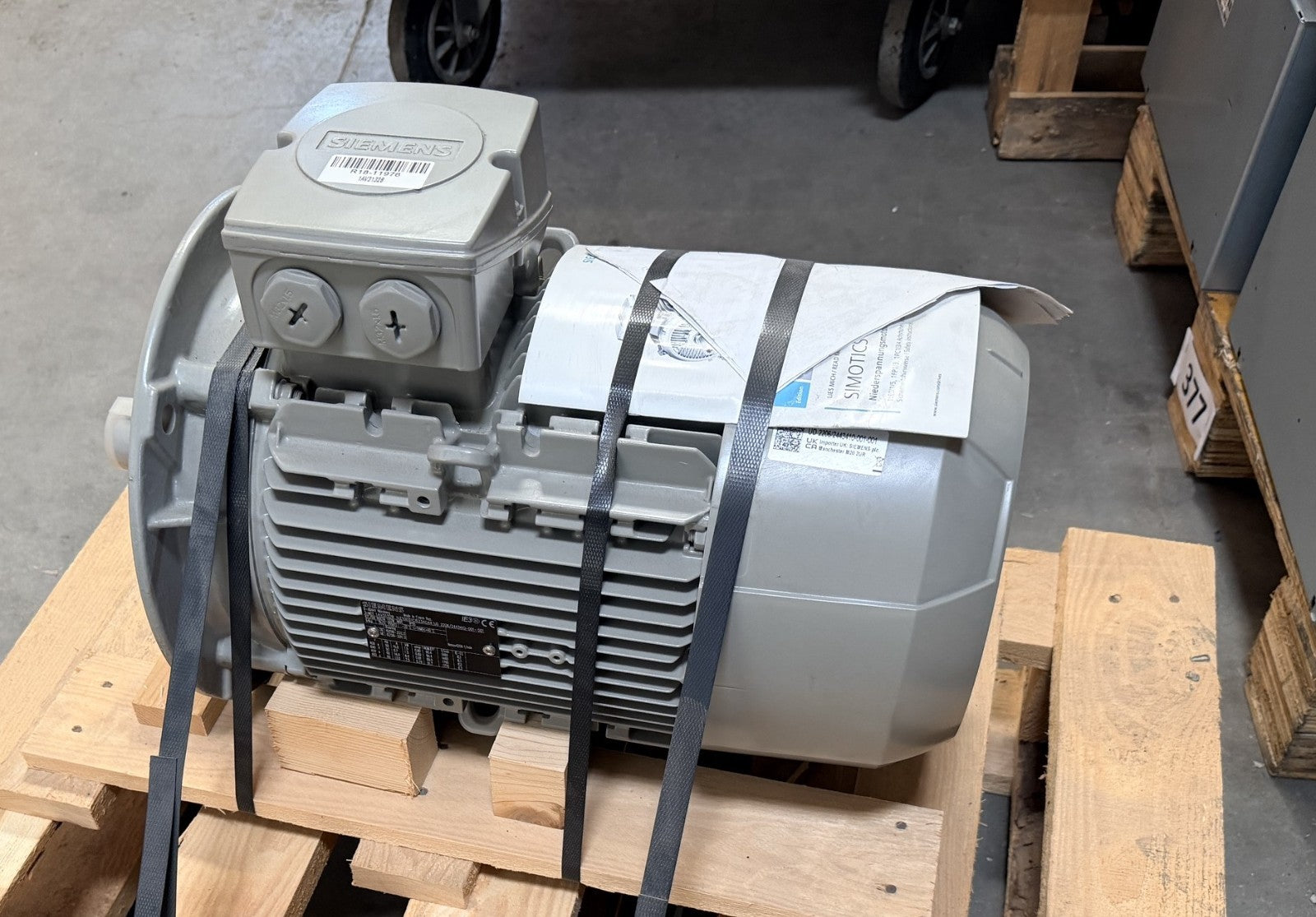 SIEMENS	1AV3132B   1LE10031CB234GA4	UD  2206/2443410-001-001