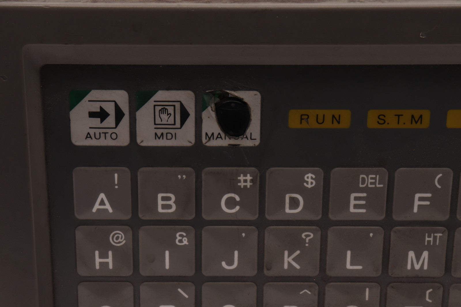 OKUMA	KEYBOARD -  DAMAGED BUTTON !	C-9402-4101-1